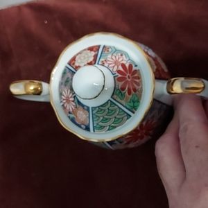 Arita Imari Fan Porcelain Sugar w/Lid  4.5 inches H w/ lid.  Used some wear.